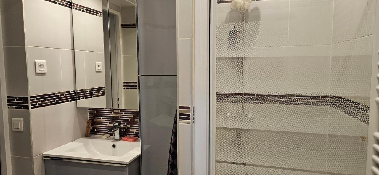 Studio 22M2 A Ivry/Seine-A 200 Metres De Paris. Proche Metro 7 Ngoại thất bức ảnh